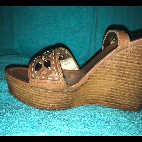 BCBG MAXAZRIA Brown Wedges - Picture 4 of 8